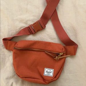 Herschel Fanny Pack in Coral